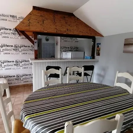 Maison Séjour: Spacious Garden Retreat Near Omaha * Saint-Pierre-du-Mont (Calvados)